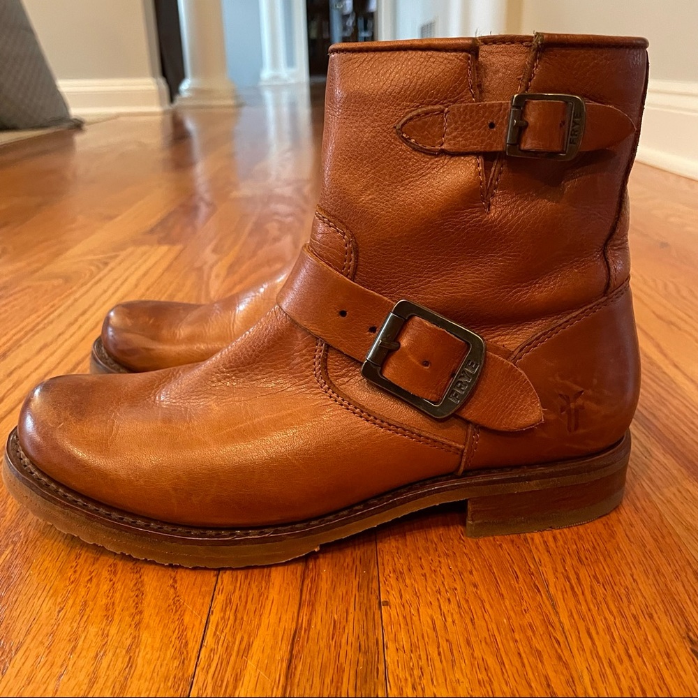 Frye Veronica 6” Shortie brown leather moto boots. Great condition
